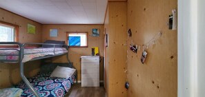 3 bedrooms, bed sheets