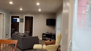 Fernseher, DVD-Player, Videothek