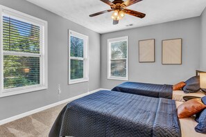 3 bedrooms, internet, bed sheets - Dog-friendly lake house with dock, decks, firepit, grill, fireplace, & WiFi (Snellville)