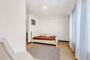 3 soveværelser, skrivebord, strygejern/strygebræt, Wi-Fi