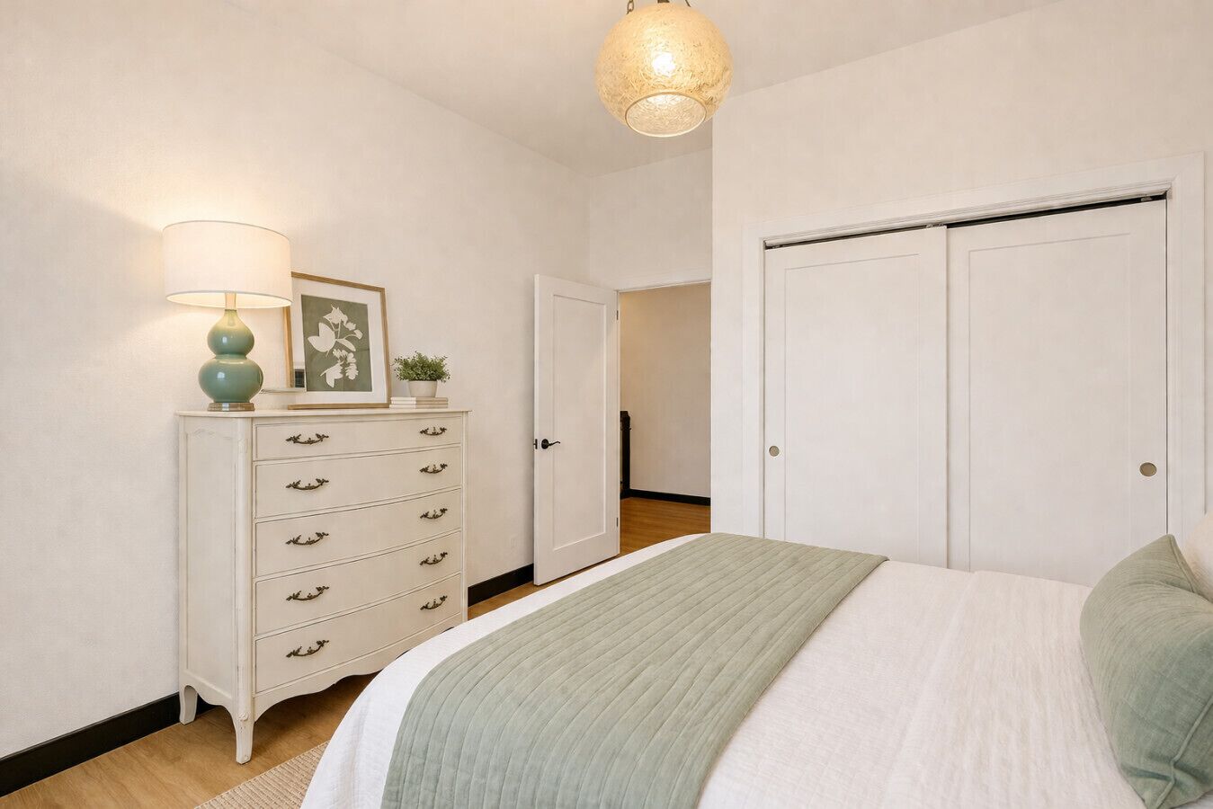 3 bedrooms, desk, iron/ironing board, WiFi