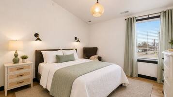 3 bedrooms, desk, iron/ironing board, WiFi