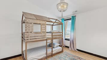 3 bedrooms, desk, iron/ironing board, WiFi