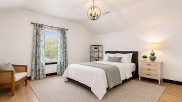 3 bedrooms, desk, iron/ironing board, WiFi
