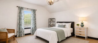 Perfectly located 3 bedroom - 2 bath apartment