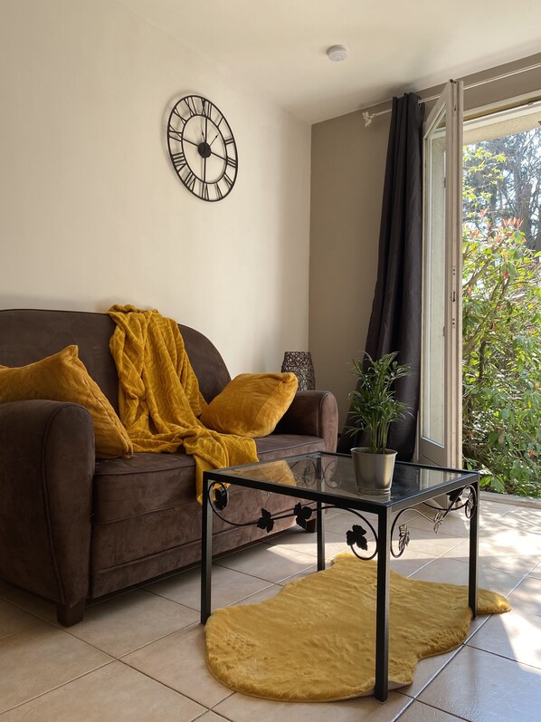 Flat-screen TV - Appartement Cosy Avec Jardin et Parking (Fontainebleau)