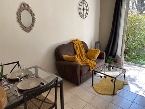 Flat-screen TV - Appartement Cosy Avec Jardin et Parking (Fontainebleau)
