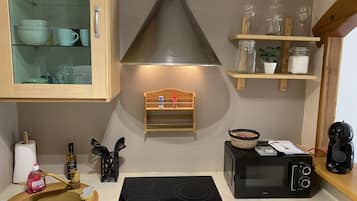 Réfrigérateur, plaque de cuisson, lave-vaisselle, bouilloire électrique