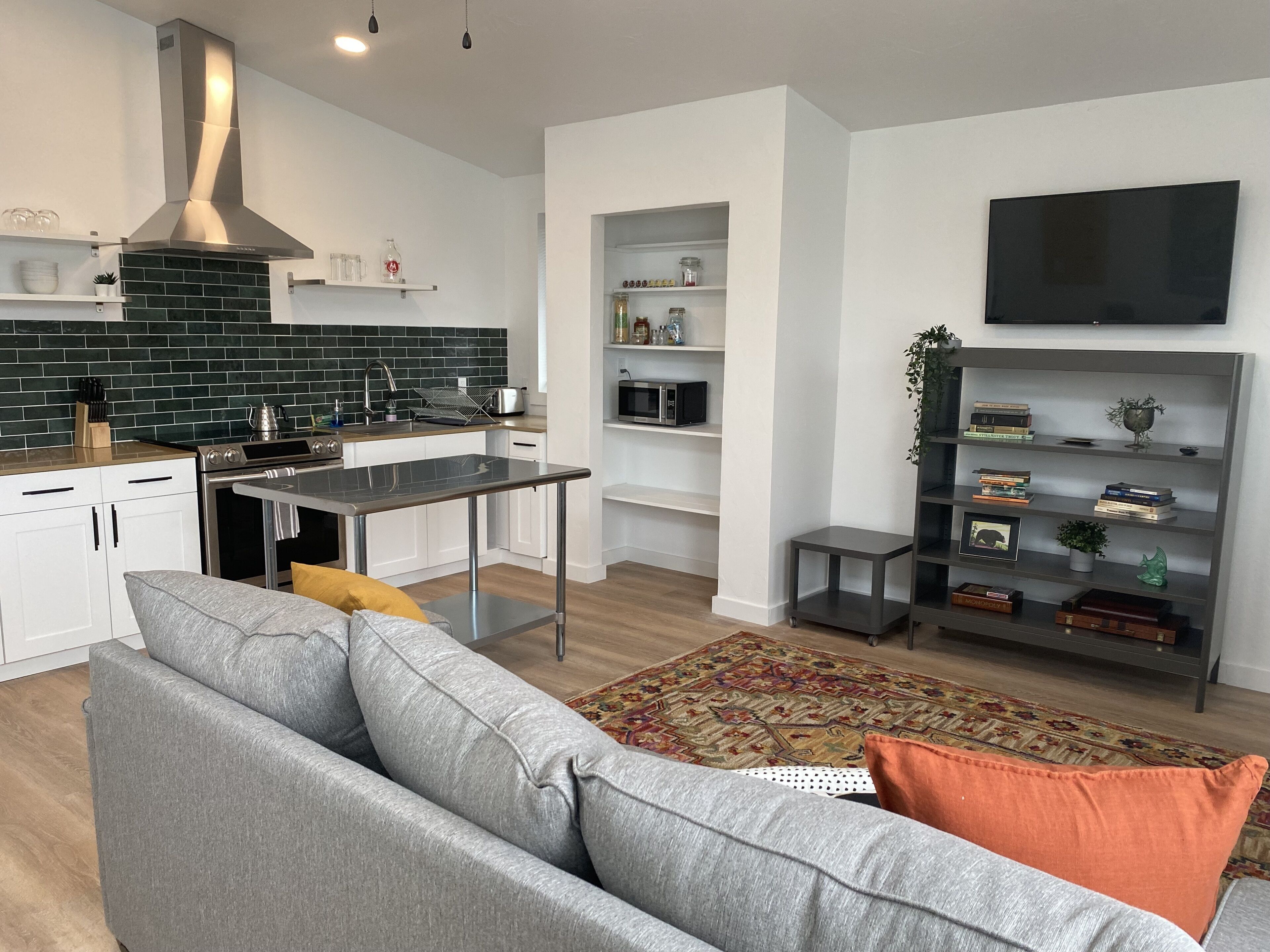 Lovely One bedroom loft with Mountain views in Livingston, United States