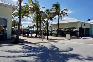 Property grounds - "Pink Paradise" at Seascape: Getaway by the beach! (Riviera Beach)