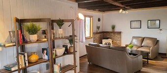  Carriage House in Old Saratoga