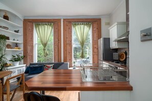 Kühlschrank, Mikrowelle, Ofen, Geschirrspüler