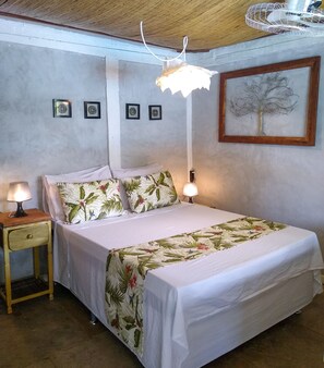 Desk, free WiFi, bed sheets - Jardim Secreto Guest House - Hostel (Búzios)