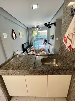 Comfort Apartment, 2 Bedrooms, Pool View | Private kitchen - Villas Do Atlântico (Ipojuca)