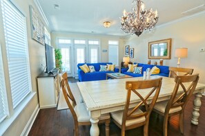 Smart TV - Luxury 4 bedroom townhome with ocean view steps away from the beach! (Carolina Beach)