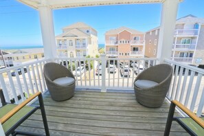 Terrace/patio - Luxury 4 bedroom townhome with ocean view steps away from the beach! (Carolina Beach)