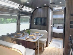 1 bedroom, free WiFi, bed sheets - Airstream near Tybee Beach & Downtown Savannah (Savannah)