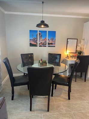 Huis (1 Bedroom) | Dineren