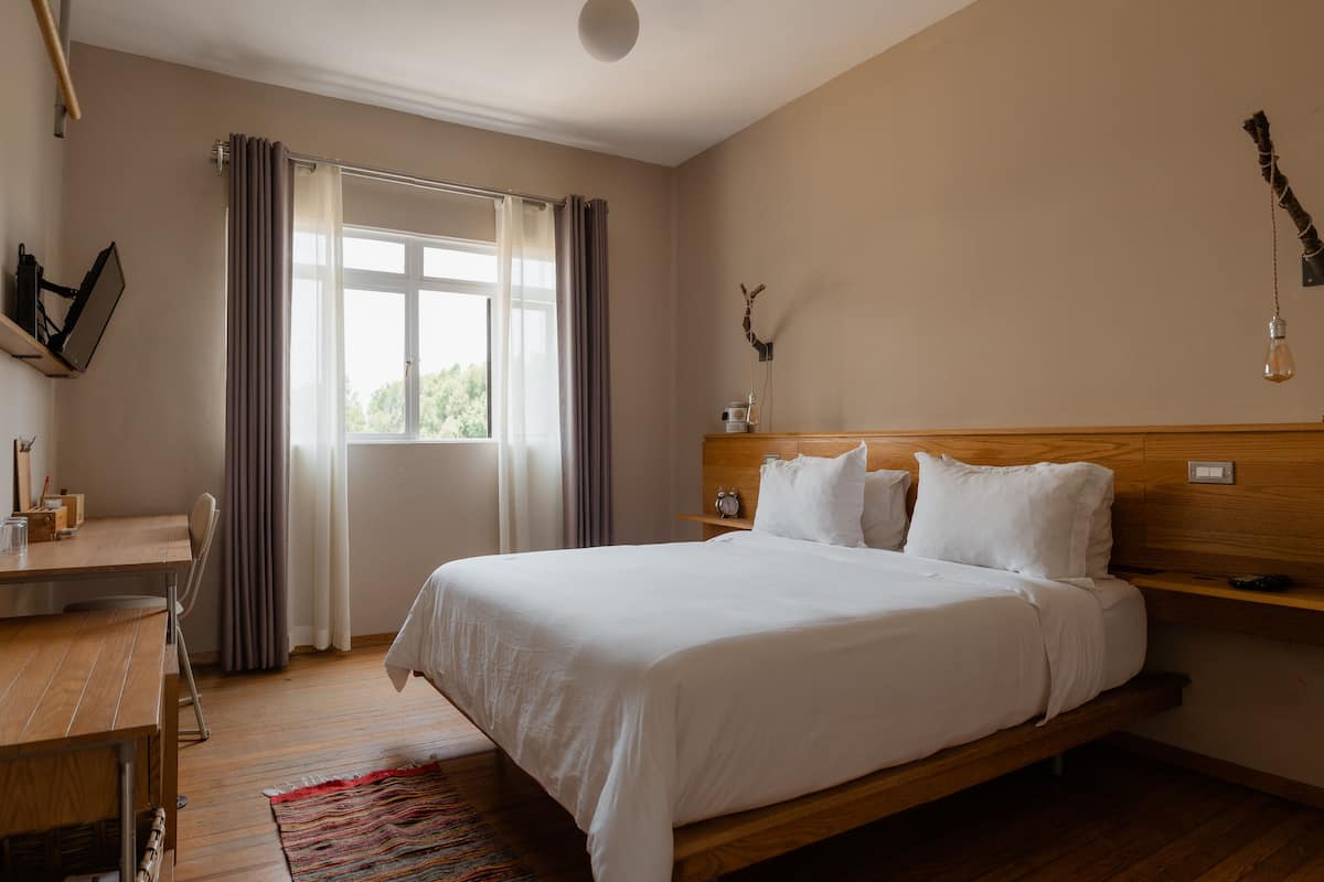 Standard Room | 1 bedroom, in-room safe, desk, blackout drapes
