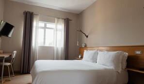Standard Room | In-room safe, desk, blackout drapes, iron/ironing board