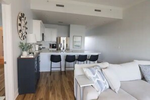Living area - 2-BR Waterfront Condo Resort (w/ Pool, Spa, Golf) (Panama City Beach)