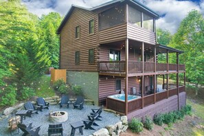 Property grounds - Mountain View Cabin - Hot Tub - Fire Pit - Pool Table - Game Room (Mineral Bluff)