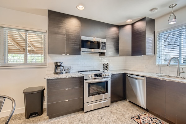 Køleskab, mikrobølgeovn, ovn, kogeplade