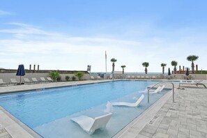 Piscina all'aperto, una piscina riscaldata