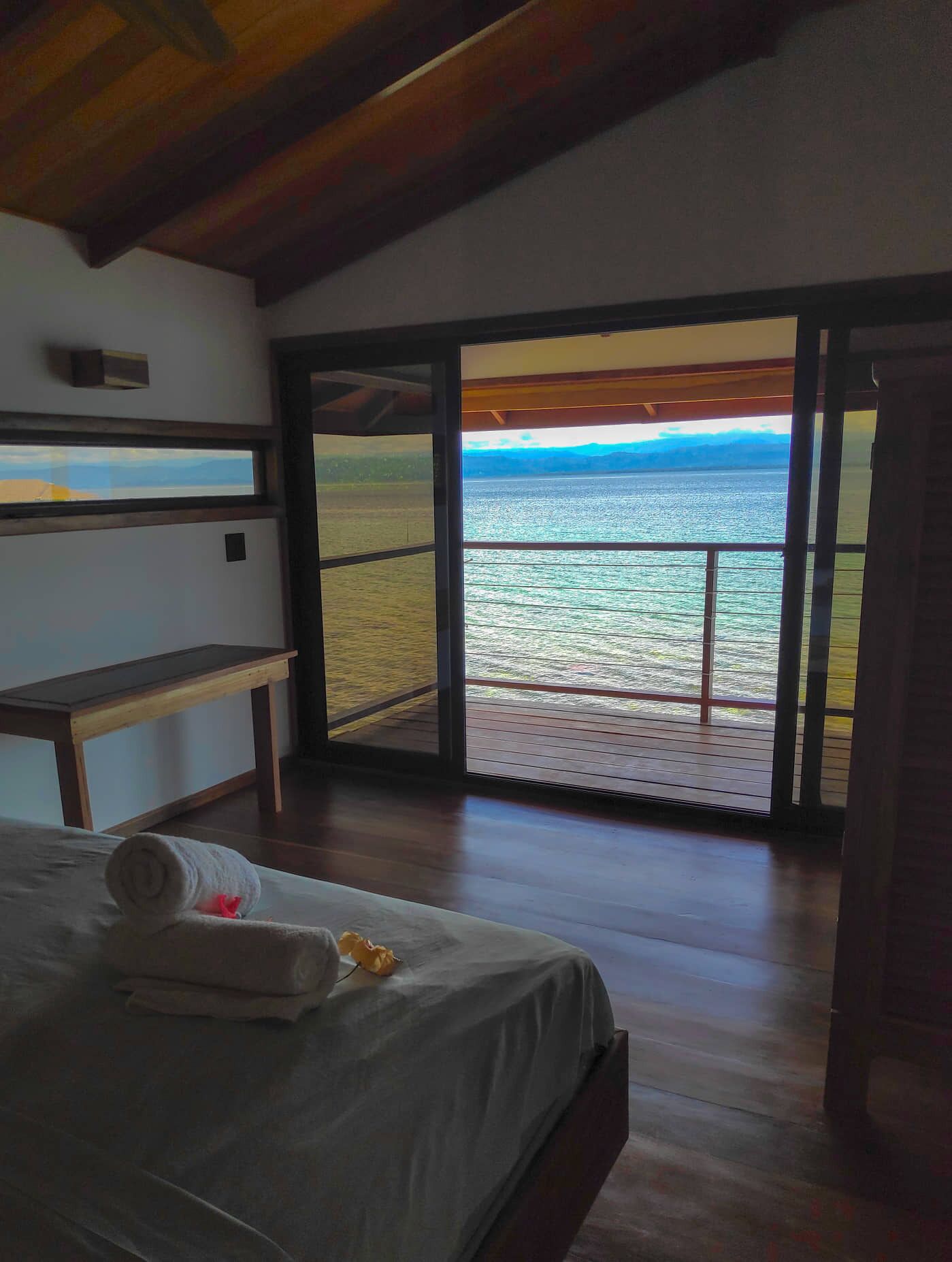 2 bedrooms, desk, WiFi (free), bed sheets