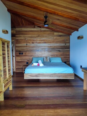 2 bedrooms, desk, free WiFi, bed sheets