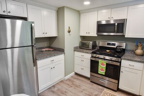 Fridge, microwave, oven, stovetop - Central AC 3 Min Walk to Pond! (Marstons Mills)