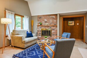 TV, offices - Central AC 3 Min Walk to Pond! (Marstons Mills)