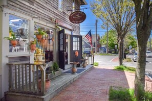 Unclassified image, 4 of 30, button