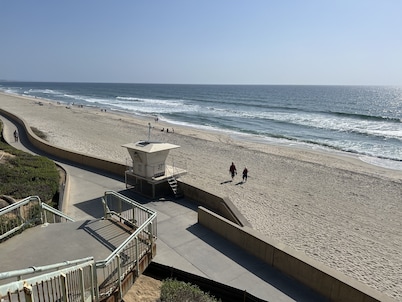 Beachside condo #D
