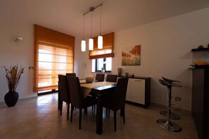 Dining - Holiday apartment mit Pool und Klimaanlage (Mekiši kod Vižinade)