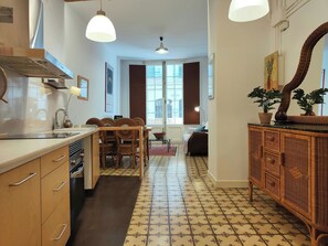 Fridge, microwave, oven, stovetop - SP1- Centrally located, unique with balcony! (Barcelona)