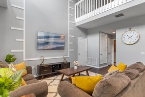 Smart-TV, Tischfußball, Tischtennisplatte