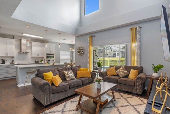 Smart-TV, Tischfußball, Tischtennisplatte