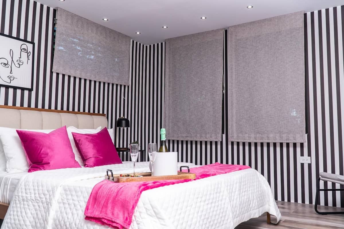 Iron/ironing board, free WiFi, bed sheets