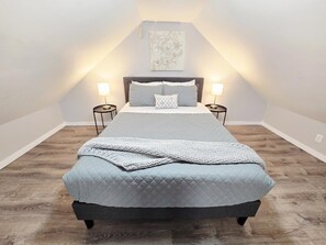 3 habitaciones, tabla de planchar con plancha, wifi y ropa de cama 