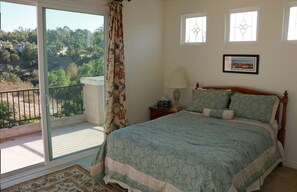 4 chambres, bureau, fer et planche à repasser, accès au Wi-Fi (inclus)