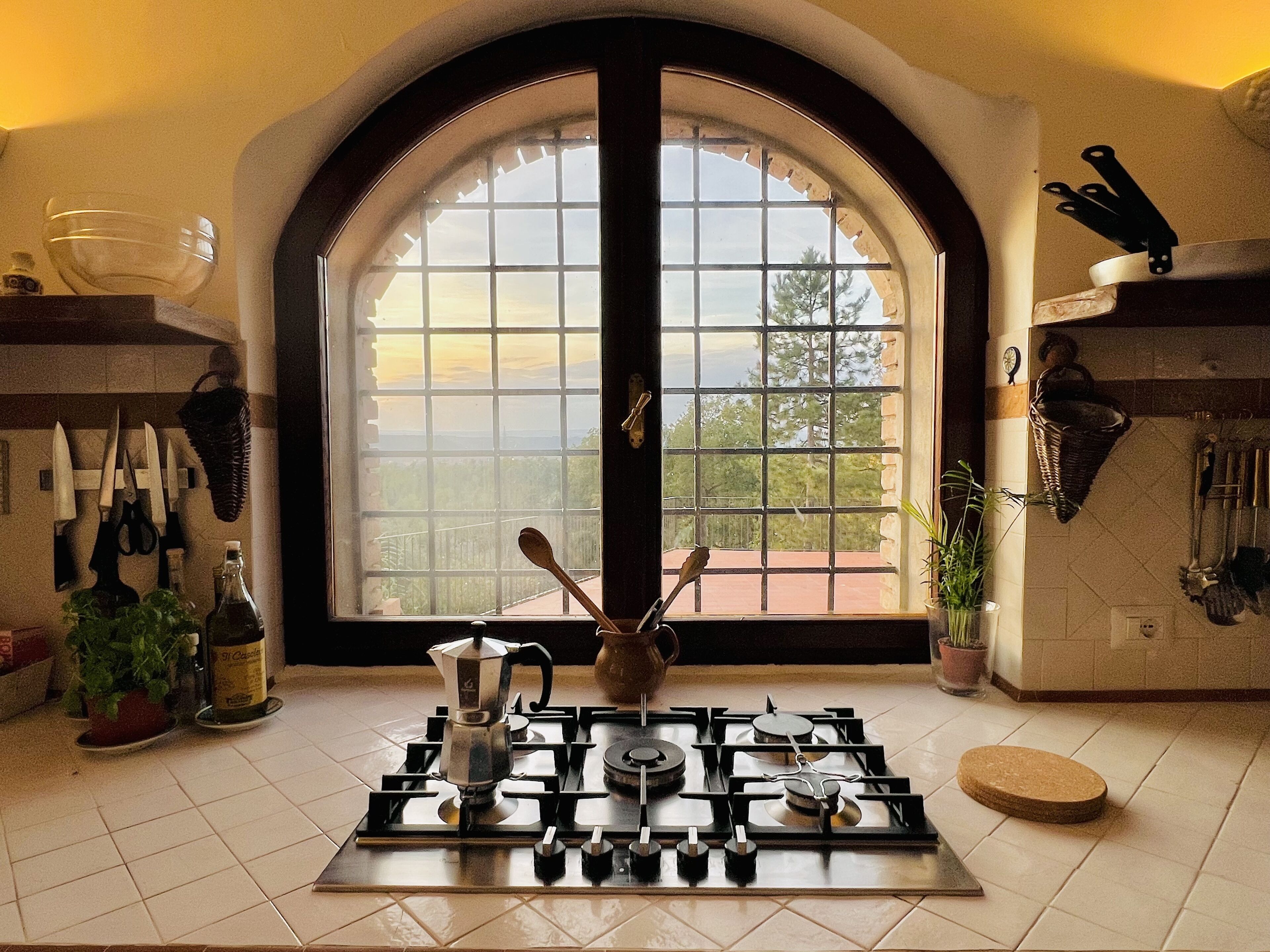 Frigorifero, forno, piano cottura, lavastoviglie