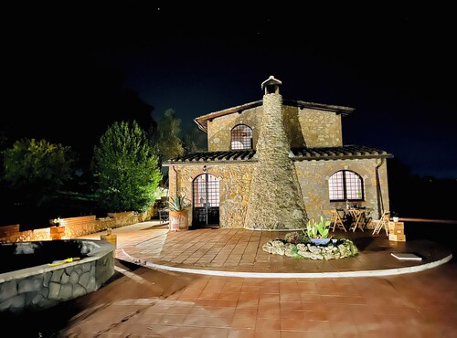 1700s stone farmhouse villa + 2 apartments on 10 acres for 10 guests. With pool!