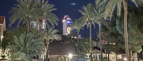 حمّام سباحة خارجي، حمّام سباحة مُدفَّأ