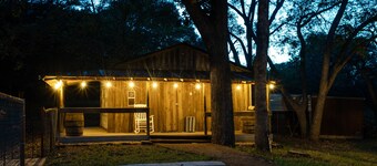 Charming Country Retreat w/ hot tub-10 min from Downtown McKinney!
