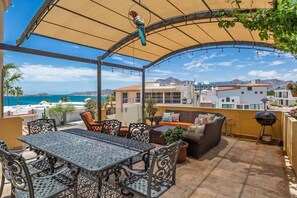 Outdoor dining - Large 3BR Home Steps from the Playa Algodones Beach – Villas California (San Carlos Nuevo Guaymas)