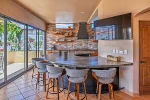 Private kitchen - Large 3BR Home Steps from the Playa Algodones Beach – Villas California (San Carlos Nuevo Guaymas)