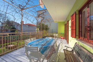 Outdoor dining - Holiday apartment mit Terrasse und Klimaanlage (Medulin)