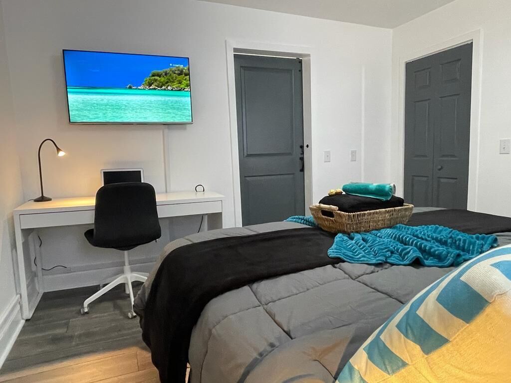 4 bedrooms, desk, travel crib, WiFi