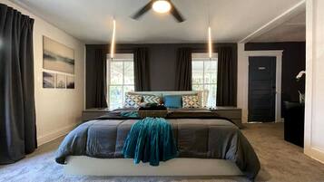 4 bedrooms, desk, travel crib, WiFi